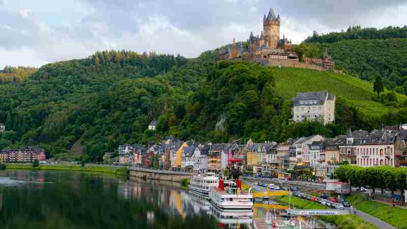 Idyllic landscape of Cochem Castle overlooking Moselle River in Germany., tags: das ist - pexel